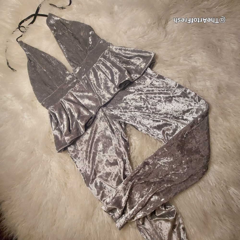 Elegant Silver Gray Velvet Jumpsuit with Halter Neckline - Picture 12 of 15